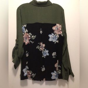 Signature 1studio plus size 1X women’s army green black floral button down shirt